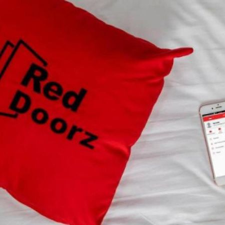 Reddoorz Plus @ Setiabudi Barat Yakarta Exterior foto