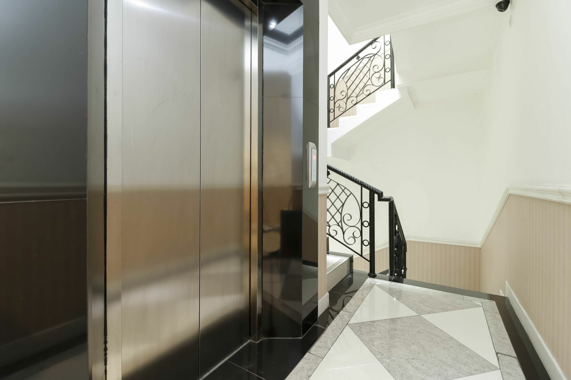 Reddoorz Plus @ Setiabudi Barat Yakarta Exterior foto