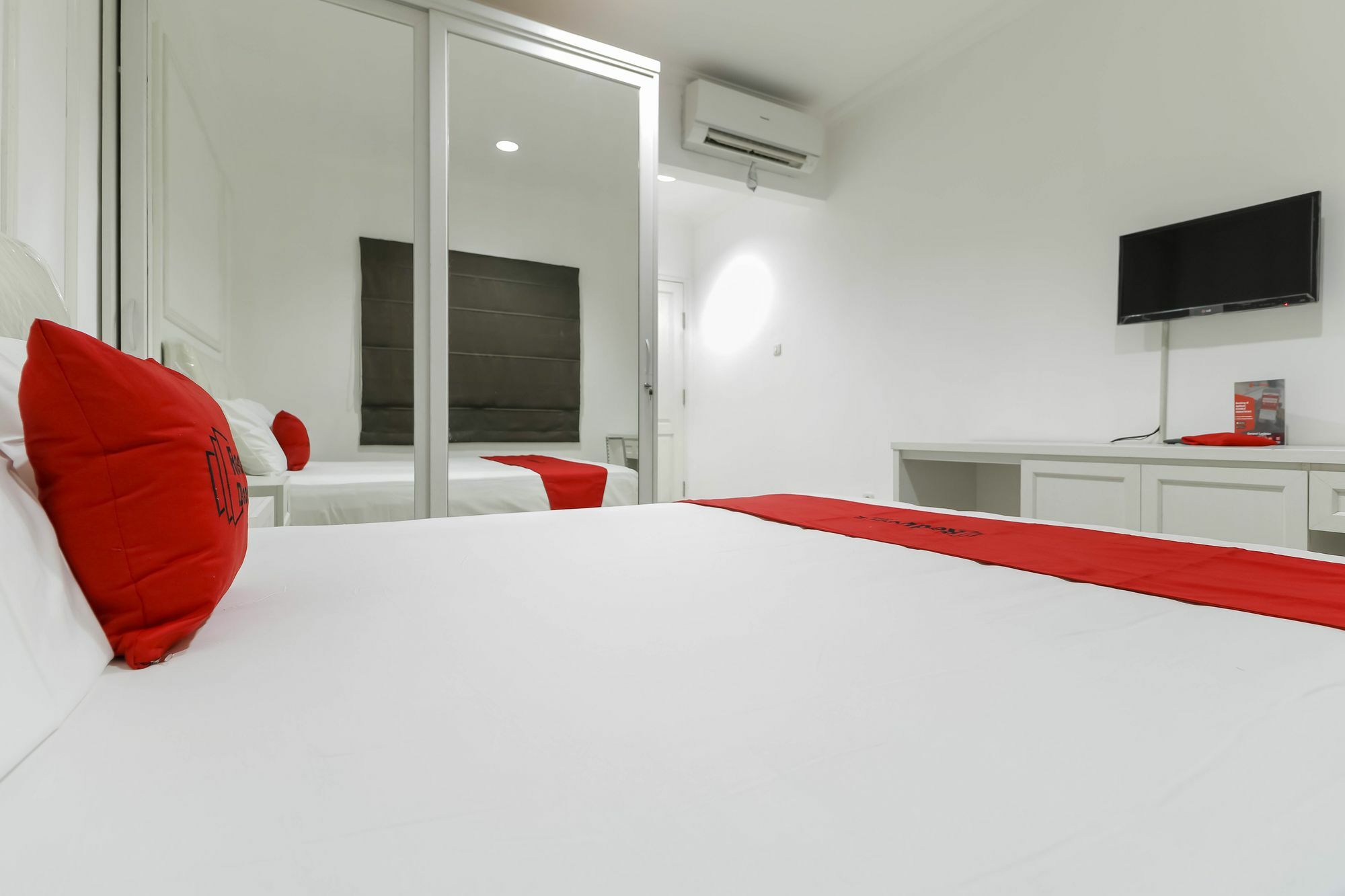 Reddoorz Plus @ Setiabudi Barat Yakarta Exterior foto