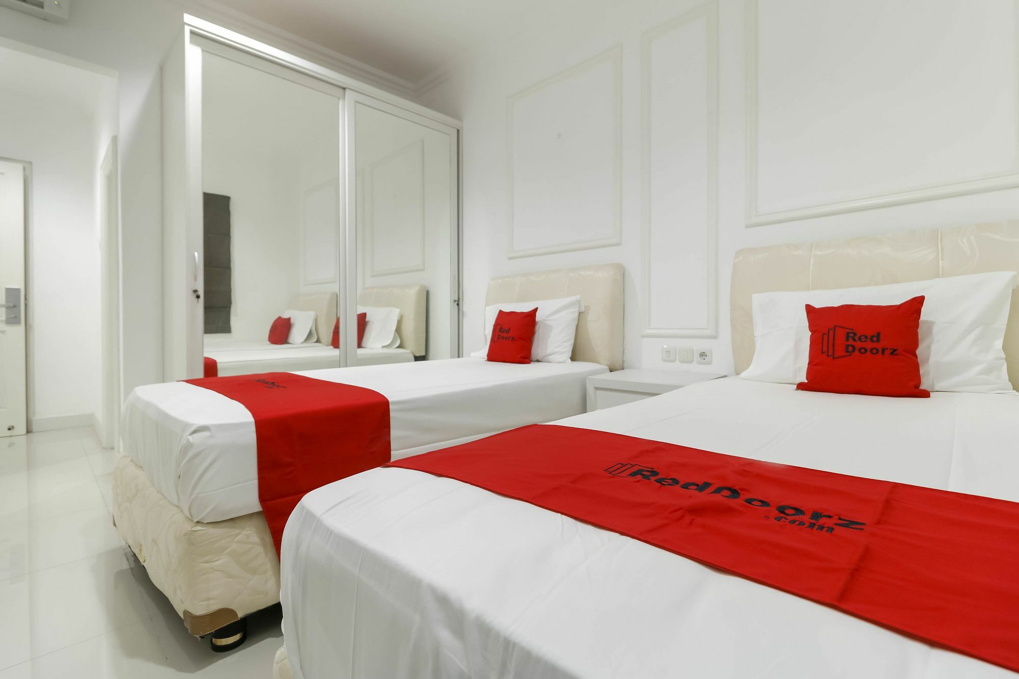 Reddoorz Plus @ Setiabudi Barat Yakarta Exterior foto