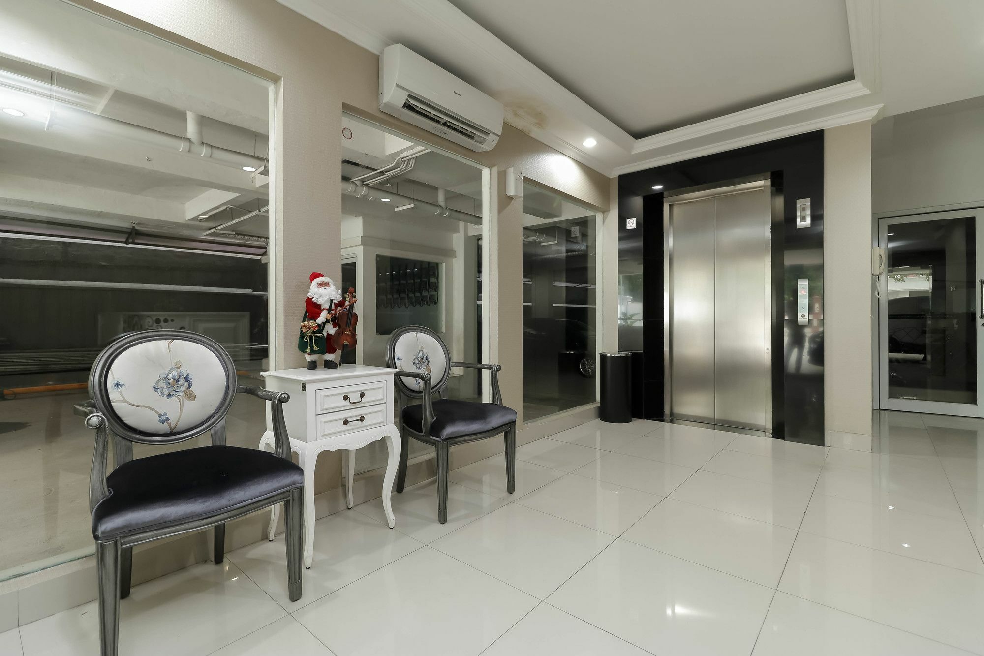 Reddoorz Plus @ Setiabudi Barat Yakarta Exterior foto