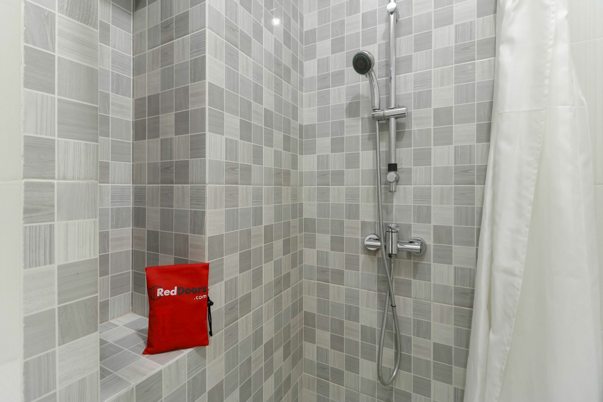 Reddoorz Plus @ Setiabudi Barat Yakarta Exterior foto